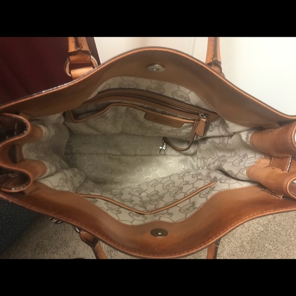 Michael Kors Handbag - Picture 2 of 9